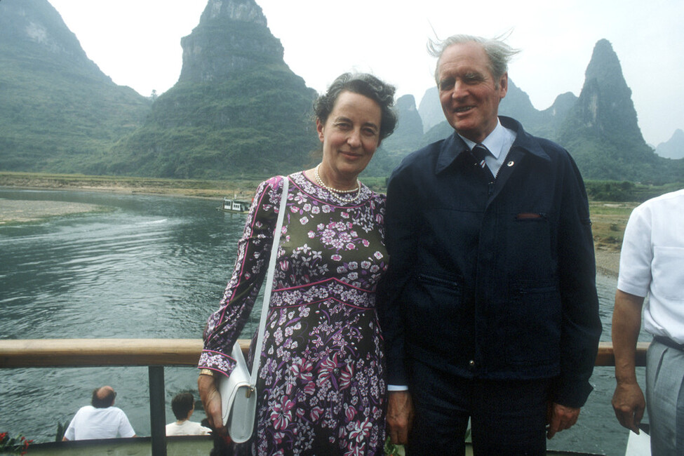Bundespräsident Karl Carstens und Ehefrau Veronica Carstens während einer Bootsfahrt auf dem Li-Fluss in China